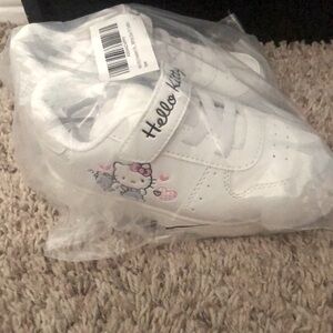 Hello kitty tennis shoes